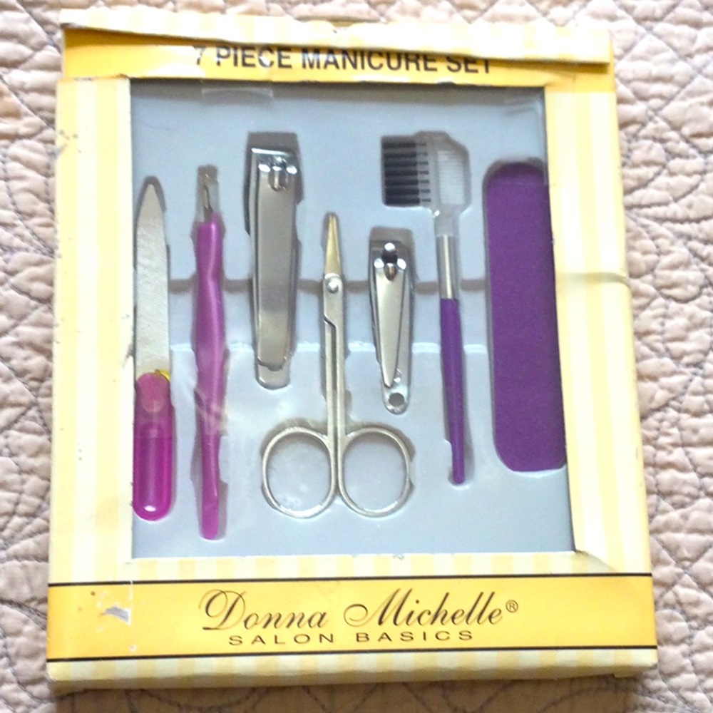 Manicure Set. NWOT
